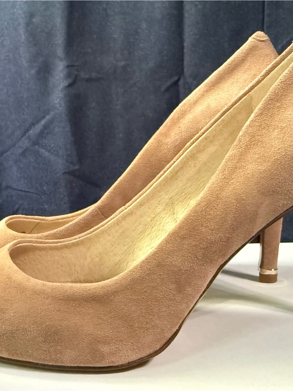 Kenneth Cole Suede Pumps in Light Brown